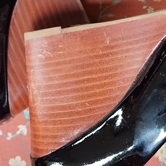 COPY - Tory Burch Black Patent Leather Open Toe T Logo Wedges (7) - Picture 9 of 11